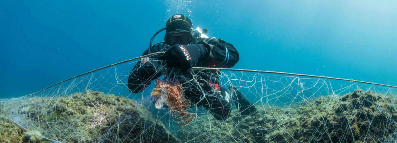 Healthy Seas recovers abandoned fishing nets so that we can create ecological socks. Healthy Seas recovers abandoned fishing nets so that we can create ecological socks.